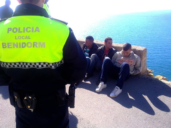 Imagen De Los Inmigrantes Interceptados En Benidorm