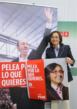 Rosa Aguilar Junto A Un Cartel De Rubalcaba