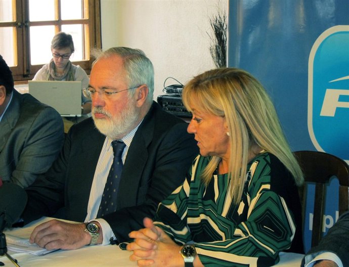 Cañete (I) E Isabel Carrasco (D)