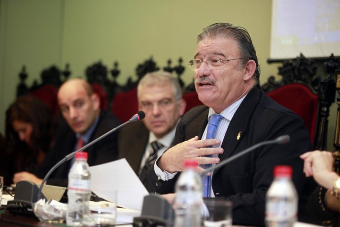 Decano Del Colegio De Abogados, Eduardo Torres