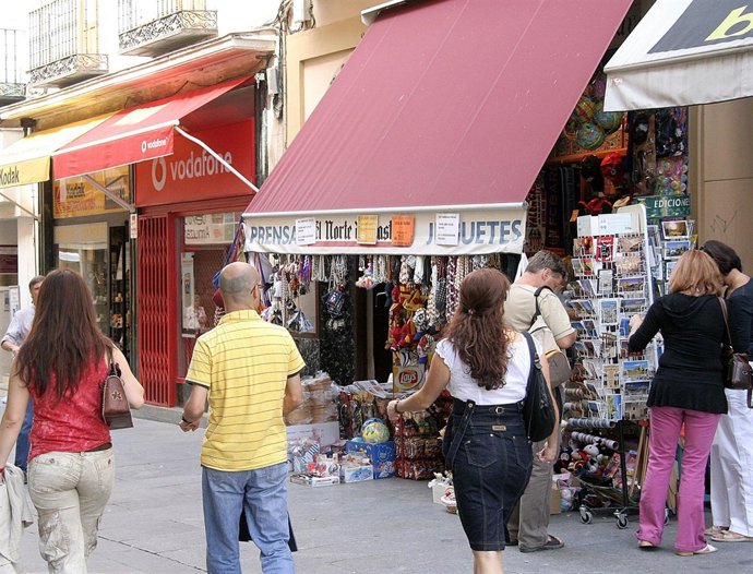 Turistas por las calles de Segovia