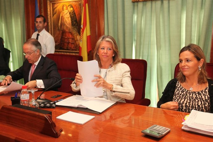 La Alcaldesa De Marbella, Ángeles Muñoz, En Un Pleno