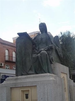 Escultura En Honor De Beatriz Galindo, 'La Latina'