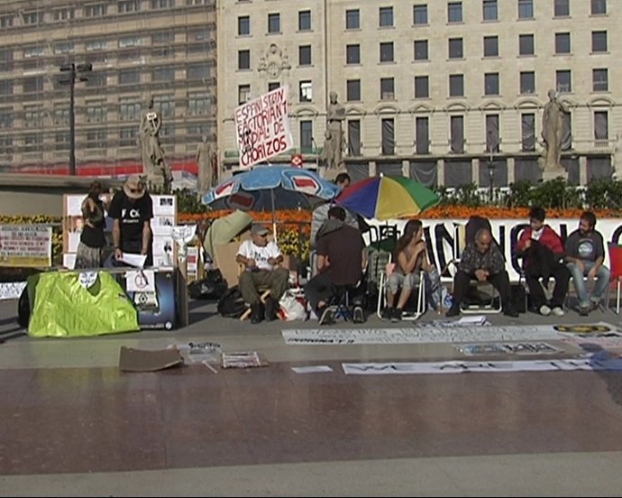 Indignados En La Plaza Catalunya De Barcelona