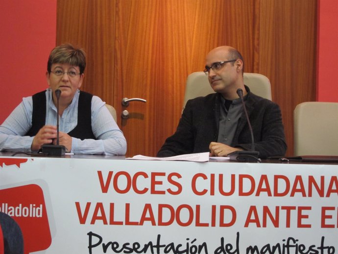 Carpintero Y Espeso, Durante La Presentación Del Manifiesto En Apoyo A Gutiérrez
