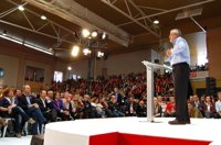 Griñán ve a Zapatero como el presidente que llegó retirando tropas de Irak y que se va "acabando con el terrorismo"