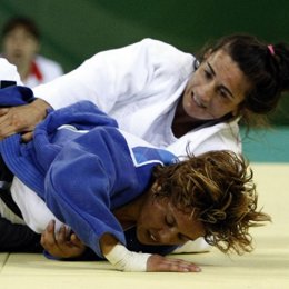 Isabel Fernández supera a Valerie Gotay en Judo en Pekín