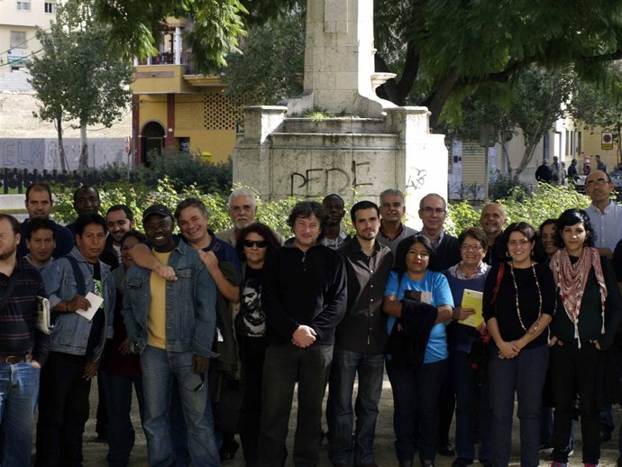 Alberto Garzón Y Pedro Moreno Brenes Se Reúnen Con Inmigrantes