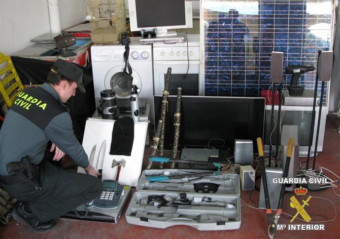 Objetos Electrónicos Y Herramientas Recuperados Por La G.Civil En Aspe Y Novelda
