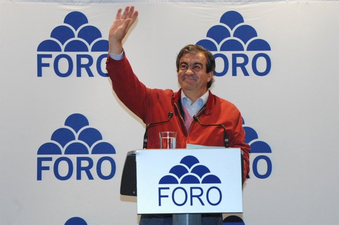 Francisco Álvarez-Cascos En Un Mitin