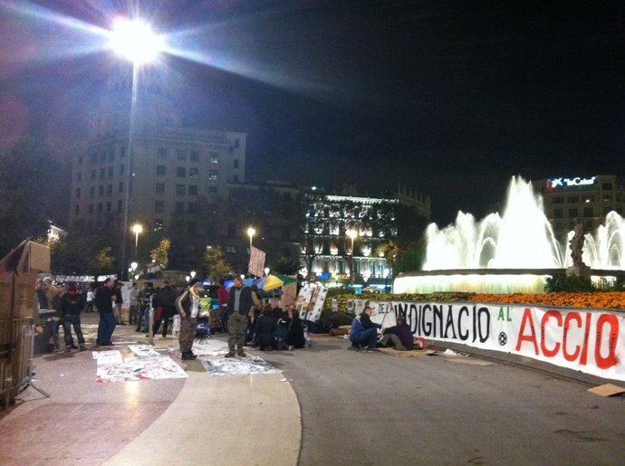 30 'Indignados' Quieren Acampar En Plaza Catalunya (Barcelona) Hasta El 20N