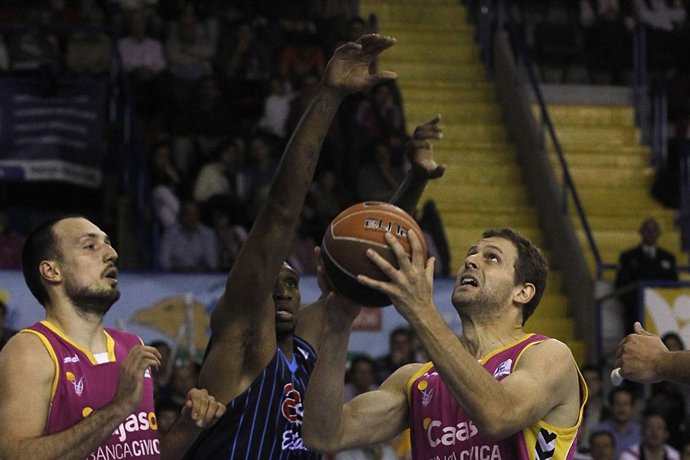 Cajasol Vence Al Estudiantes Y Asciende A La Séptima Plaza