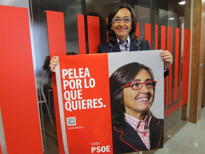 Rosa Aguilar Con Su Cartel Electoral En La Sede Del PSOE