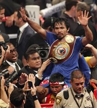 Boxeo.- Pacquiao cierra con victoria la trilogía con Márquez en un combate con polémica