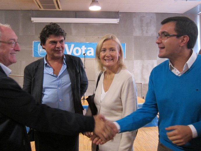 Un Miembro De Casas Regionales, J.Moragas, À.Esteller Y J.L.Ayllón (PP)