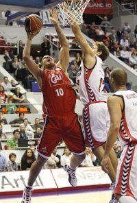Baloncesto.- Touré (Blancos de Rueda) y Hettsheimeir (CAI) comparten el 'MVP' de la séptima jornada