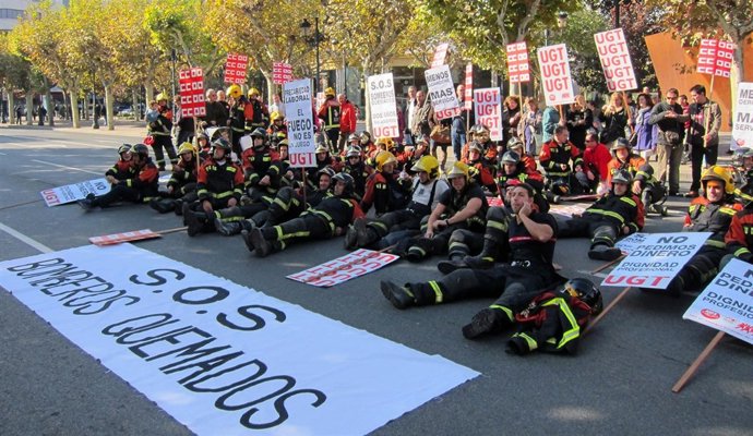Bomberos De Logroño Protestan Frente Al Palacio De Gobierno