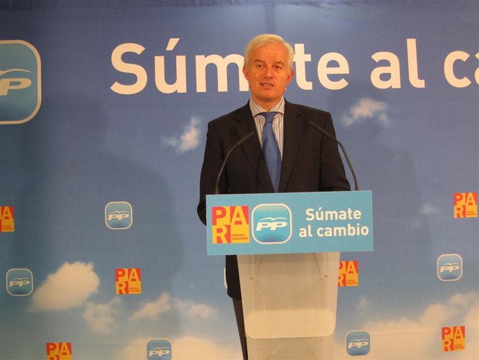 El Candidato Al Congreso Por La Provincia De Zaragoza De La Coalición PP-PAR,