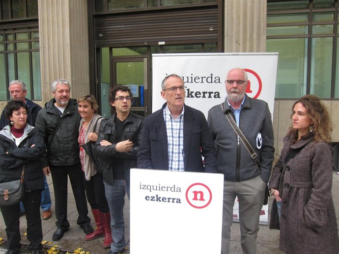 Pablo Archel, En Un Acto De Campaña De Izquierda-Ezkerra.
