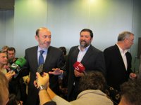 Rubalcaba pide el voto porque el PSOE "no es igual al PP" 