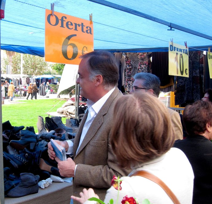González Pons En El Mercado De Moncada (Valencia)