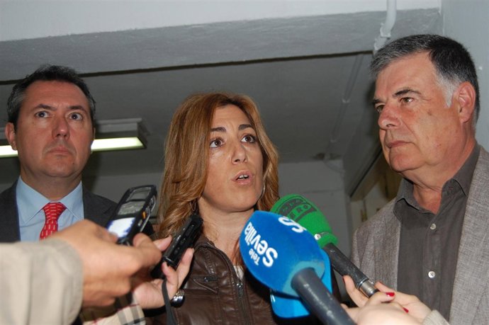 Susana Díaz Flanqueada Por Espadas Y Viera.