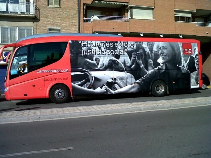 Autobús De Campaña De Carme Chacón Y El PSC