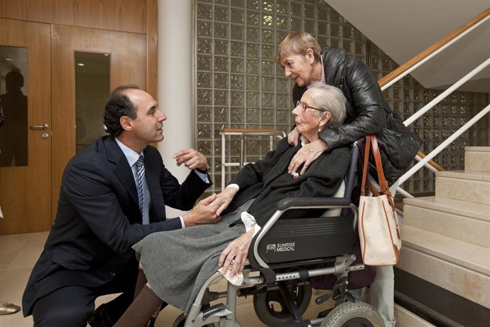 Diego Visita La Residencia La Caridad