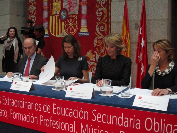 Esperanza Aguirre Entrega Los Premios Extraordinarios De Educación Secundaria