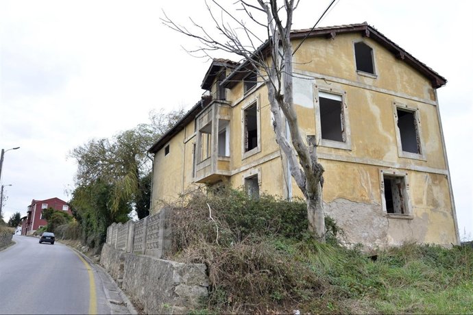 Edificio Declarado En Ruina En Adarzo