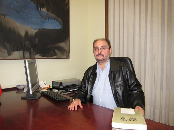 El Secretario General Del PSOE-Zaragoza, Javier Lambán, En Su Despacho En La DPZ