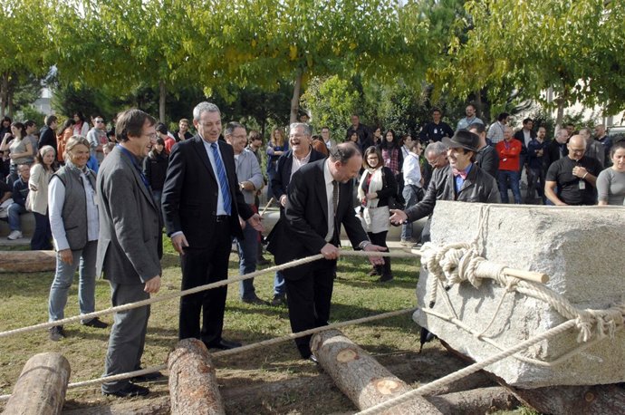 Un Experimento Recrea La Construcción De Un Menhir Neolítico