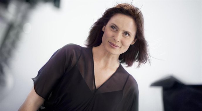 Aitana Sánchez Gijón Posando