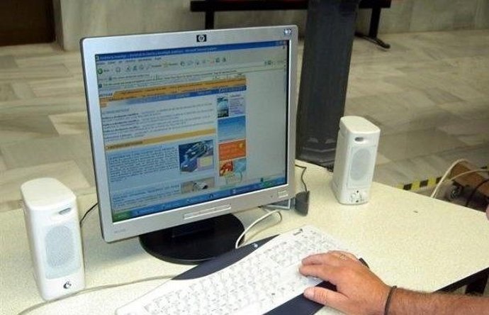 Usuario De Internet Por Europa Press Y ONCEM