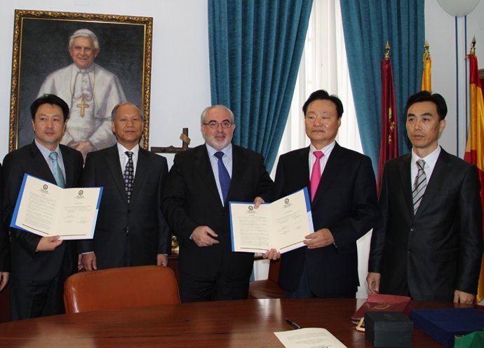 Mendoza Firma Convenio Hermanamiento