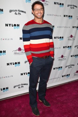 Posado De Kellan Lutz 