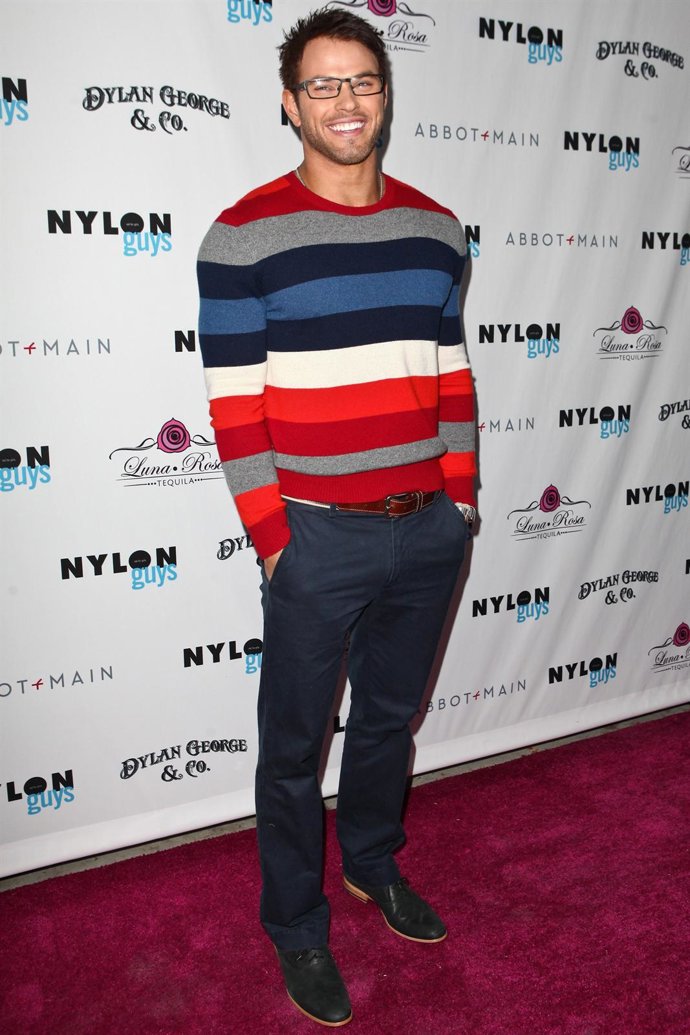 Posado De Kellan Lutz 