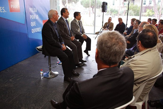 El Consejero De Turismo, Junto A Gonzalo Rodríguez Nevado Y Javier Barrero.