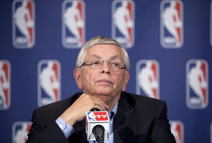 El Comisionado De La NBA, David Stern