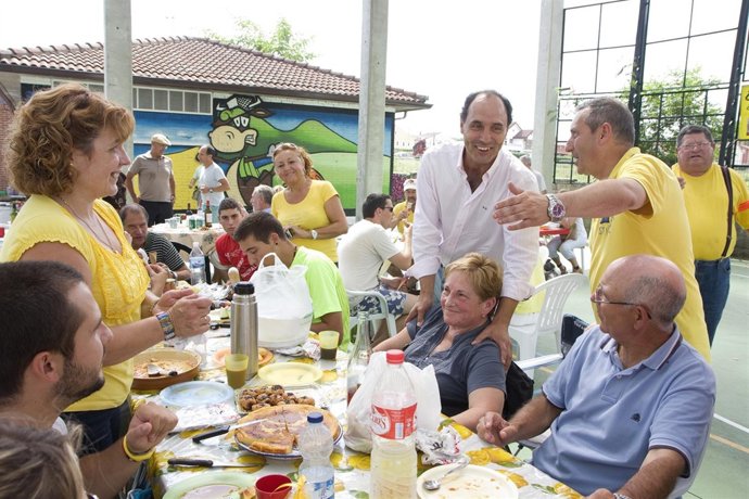 Diego Y Miembros De AMA