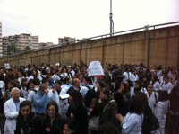 600 sanitarios cortan la Ronda de Dalt en protesta por los recortes sanitarios