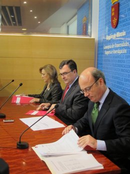 Díaz, Ballesta Y Hernández Firman El Acuerdo