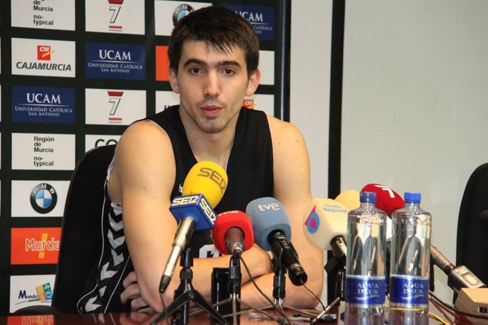 Josep Franch, Del UCAM Murcia, En Rueda De Prensa