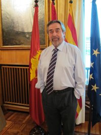 Belloch dice que su candidato a dirigir el PSOE-Aragón es Iglesias, aunque aboga por renovar la ejecutiva