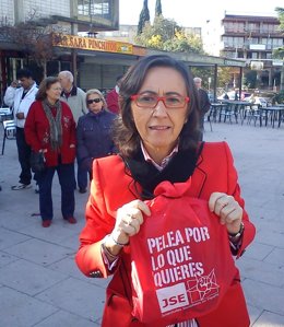 Rosa Aguilar En El Parque Figueroa Con Una Mochila De JSA