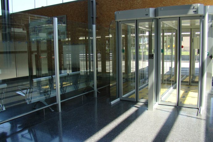 Pasillos Antirretorno Del Aeropuerto De Reus