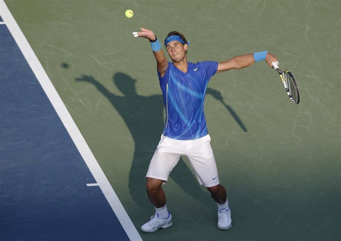 Rafa Nadal Al Servicio