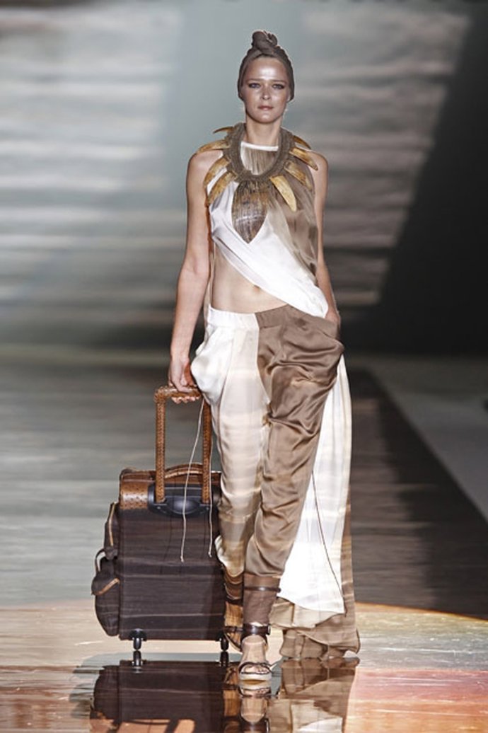 Modelo De Roberto Verino Primavera-Verano 2012