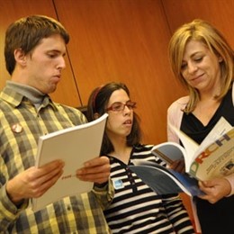 Elena Valenciano (PSOE) Con Miembros De FEAPS