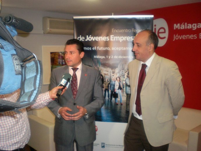 Los Presidentes De AJE Málaga Y Andalucía, En La Presentación